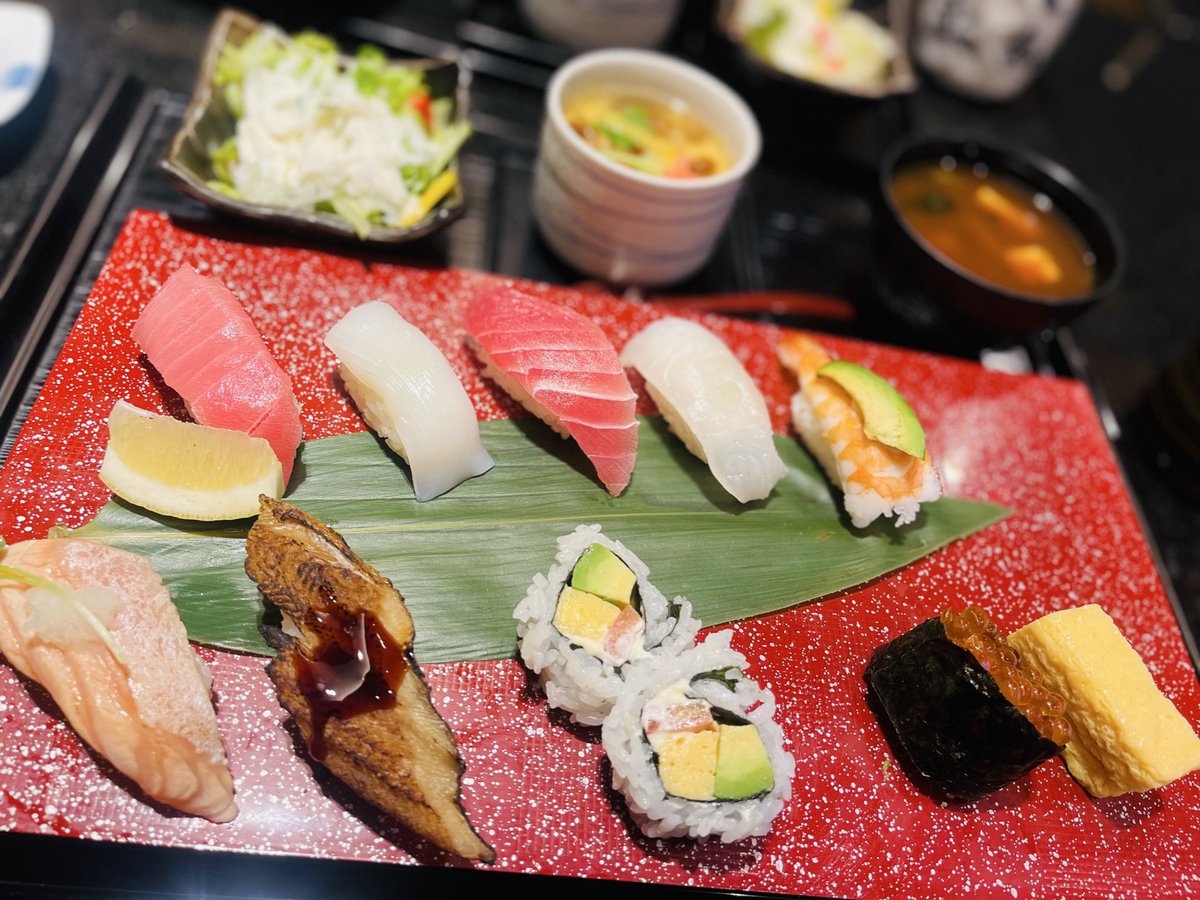 今日は朝からフル回転で、色んな人と会ったり、、お手伝いしたり、、な1日で
締めくくりに美味しいお寿司ご馳走になりました🍣
あちこち車で走り回った🚗あとの美味しいご飯はしみる🥹ྀི