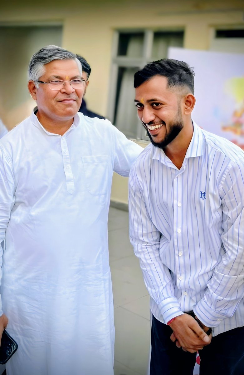 Adarsh_1009's tweet photo. राष्ट्रीय स्वयंसेवक संघ के प्रांत प्रचारक अवध , श्रीमान कौशल जी भाईसाहब का स्नेह आशीर्वाद प्राप्त हुआ।
@RSSorg https://t.co/N42OyQVQq8