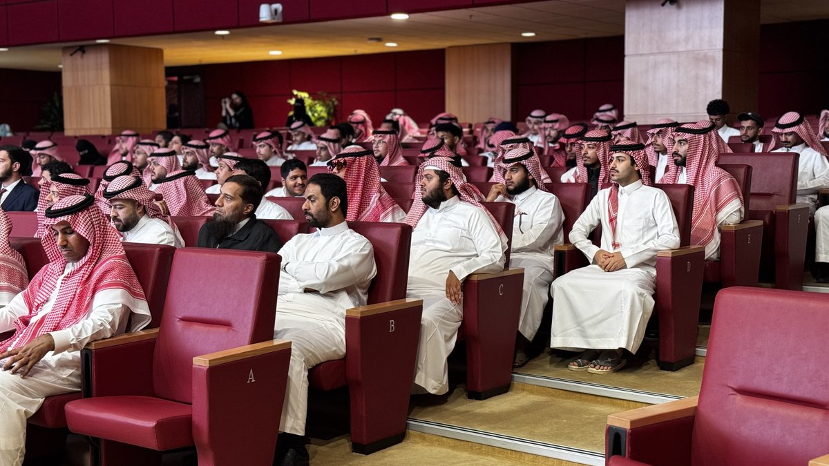 KFMRC_KAU's tweet photo. تحت شعار صحتك النفسية في العمل أولوية وليست رفاهية، نظم مركز الملك فهد للبحوث الطبية فعالية #اليوم_العالمي_للصحة_النفسية_2025
اشتملت الفعالية على جلسة حوارية مع عدد من المتخصصين وأركان تفاعلية توعوية بحضور ومشاركة بارزة من منسوبي المركز والموظفين وطلاب وطالبات الجامعة. https://t.co/Hx4MoP7pmI