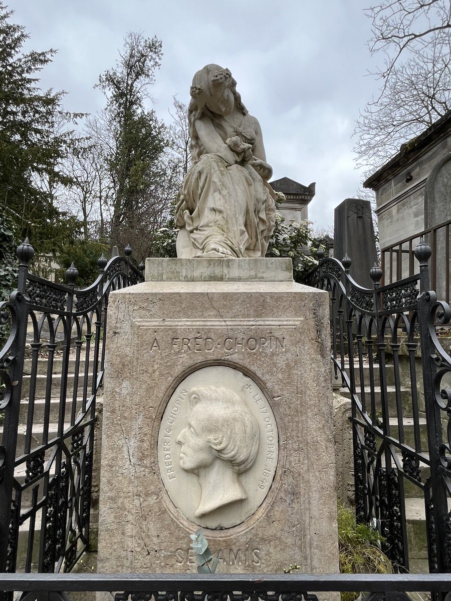 It’s 176 years today since the death in Paris of Fryderyk Chopin. At the funeral of the opera-loving composer, Mozart’s Requiem was sung by Pauline Viardot and Luigi Lablache, among others.
