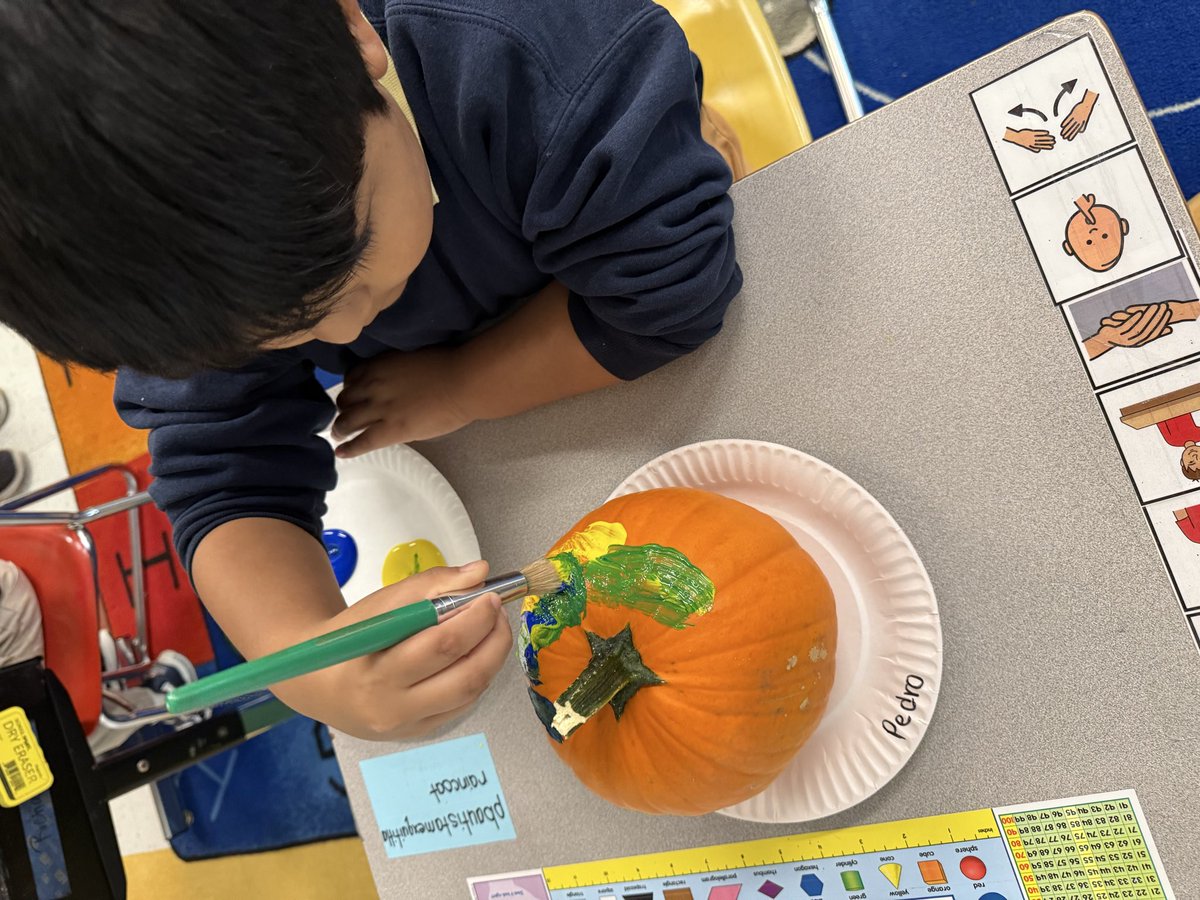 Richardella_FLC's tweet photo. Painting our pumpkins. https://t.co/dnLlvZ9Jw8