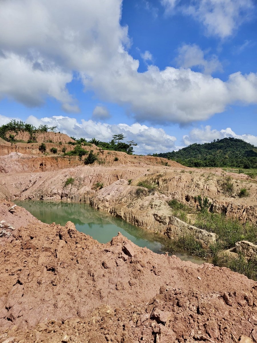 While in the Ashanti Region I had the opportunity to visit a small-scale gold mine dedicated to responsible mining. I learned that artisanal mining, if done right, does not have to harm the environment and public health.
#StopGalamsey