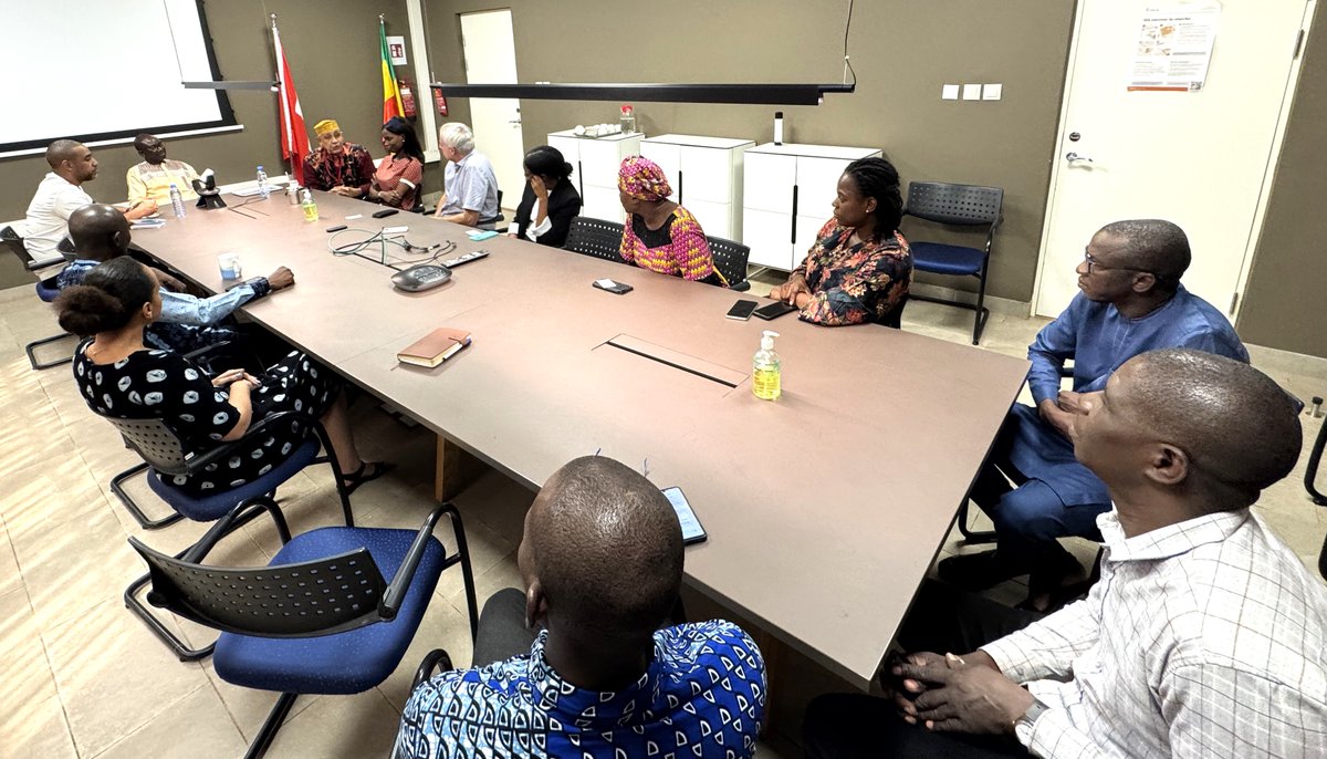 DDCMali's tweet photo. 15/10- Année de la Culture au 🇲🇱, la @DDCMali🇨🇭a accueilli Alphadi, icône de la mode africaine et ambassadeur de la paix @UnescoBamako dans le cadre de sa Caravane culturelle pour la paix à Tombouctou, en amont de la Biennale. Art, cohésion et développement au cœur des échanges. https://t.co/XICv80MbFZ