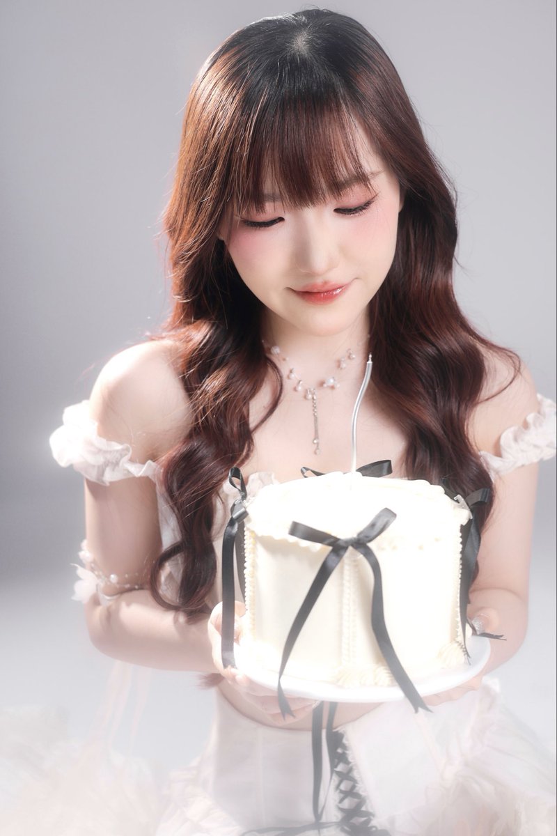 Piimkarn's tweet image. It&apos;s Pimkarn day! 💐✨
HBD TO MEEEEE 🤍🧚🎂 

#Kylinz #Pimkarnkylinz