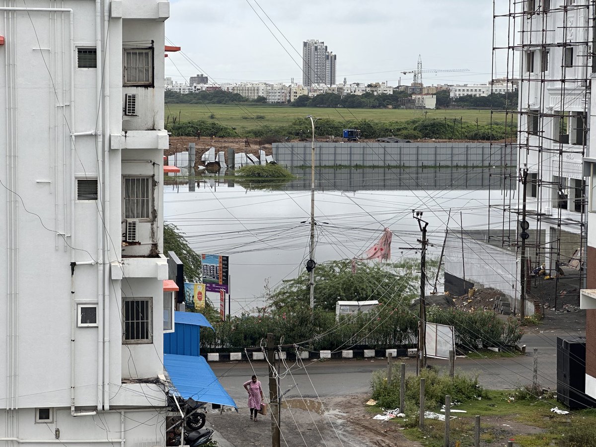 jootweetz's tweet photo. @omjasvinMD On Perumbakkam Global Road, Brigade has built a large blockade, which has completely stopped the water flow. Earlier, the stagnant water used to remain for about 10 days, but now it will be for nearly a month. https://t.co/fAVvFmvozy