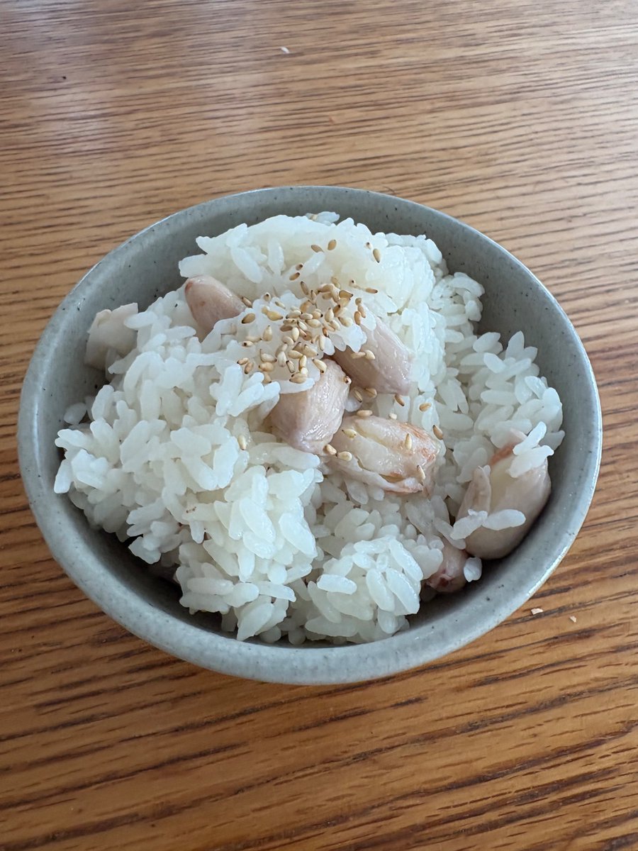 bird_looking's tweet photo. 直売所で生落花生を発見したので、以前から気になっていた、落花生ご飯を炊いて見ました
ご飯はピンク色でホクホクしておいしい、栗ご飯より簡単でおすすめです
#ピーナッツご飯
#落花生
#千葉名物 https://t.co/uNsenN2eVc