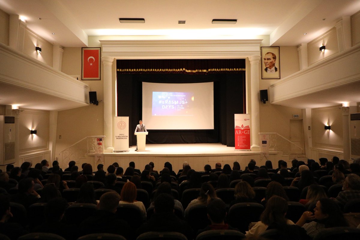 📍Altınordu 

Müdürlüğümüz ARGE Birimi tarafından, Erasmus Days tanıtım ve yaygınlaştırma faaliyetleri kapsamında düzenlenen akreditasyon açılış programı; İl Millî Eğitim Müdürümüz Sayın Mehmet Fatih Vargeloğlu, yönetici, öğretmen ve öğrencilerimizin katılımlarıyla