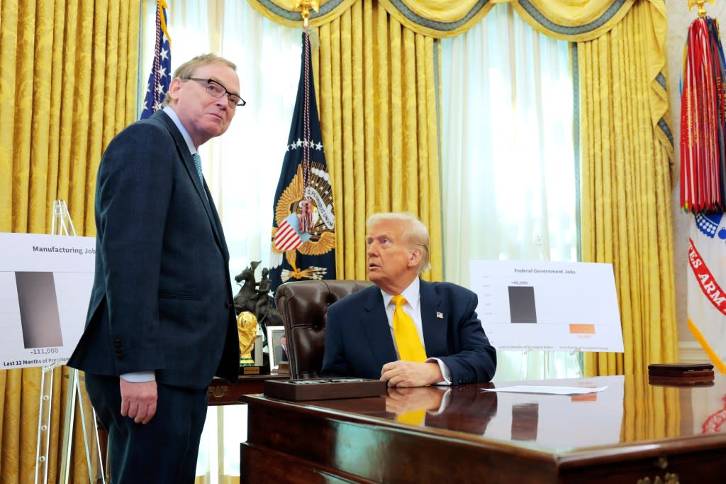 CryptoNewsHntrs's tweet image. JUST IN: 🇺🇸🇨🇳 WHITE HOUSE ECONOMIC ADVISOR HASSETT SAYS "WE'RE NOT IN A TRADE WAR WITH CHINA."

#Economy #TradeRelations #China #USPolitics #WorldNews #CryptoNews