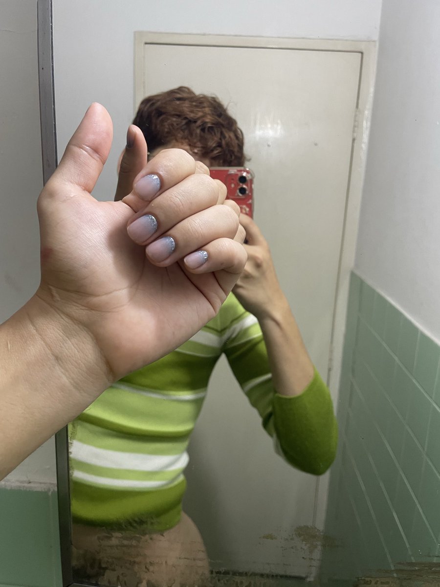 oirenez's tweet photo. A poco no me quedan preciosas mis uñas? https://t.co/R4RDu0QndU