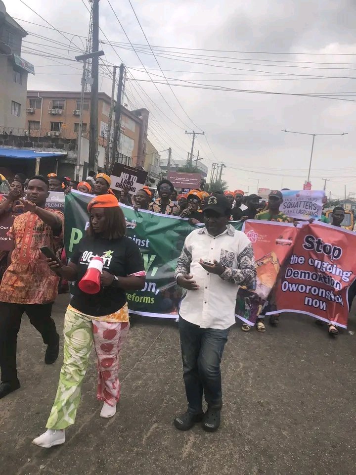 Happening now in Lagos. The people are out, demanding justice and dignity!

No to force eviction. No to anti-people policies.

#TakeItBack 
#LagosProtest 
#EndPoverty 
#RevolutionNow
#Oworonshoki