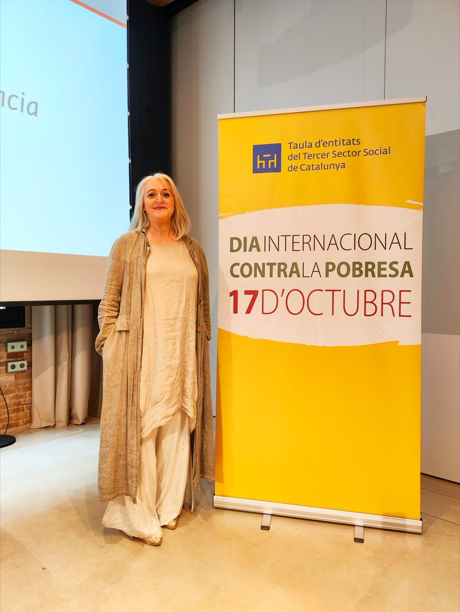 treballsocial1's tweet photo. Avui el #TSCAT hem estat presents, a través de la secretària de Junta, Eva Giralt, a la jornada "Drets garantits, vides dignes: transformem el model de prestacions socials a Catalunya" organizada per la @Taula3sector per conmemorar el #DiaErradicacióPobresa.

Així mateix, la vicesecretària, Sara Porta, ha assistit a l'acte commemoratiu del 50è aniversari de l'Associació Centre d'Higiene Mental Les Corts (@GrupCHMSM), sota el lema “Passat, present i futur de la #salutmentalcomunitària a Catalunya”.