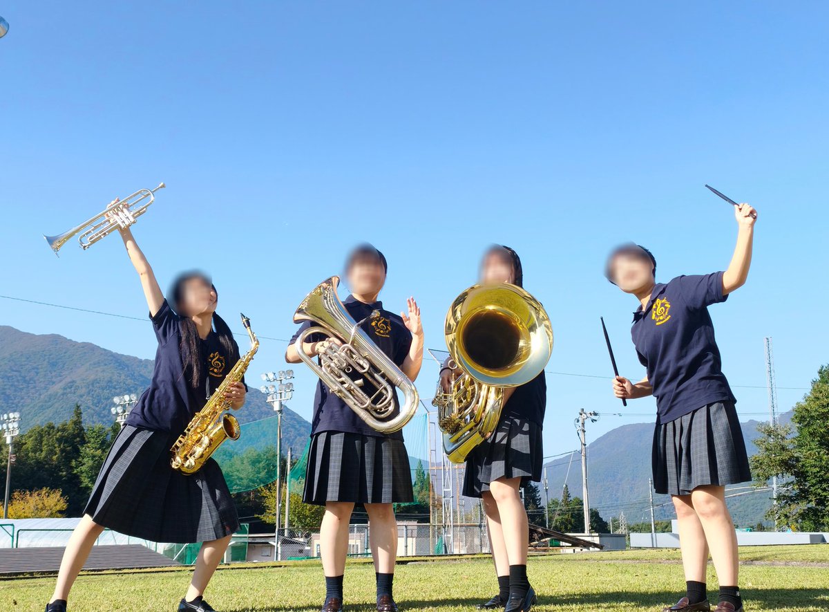 NoA_wind_tuba's tweet image. 今週末は宇都宮が激アツですね！
それは皆様のポストを見て感じたいと思います(笑)
さて、こちらは今日の文化祭で…
#KWB 3期メンバーが卒部しました！
真剣かつ楽しい演奏🎶笑いあり涙ありの打ち上げ🎉も超充実!!!
3期メンバー本当にありがとう😭✨
#吹奏楽部 #音楽は心