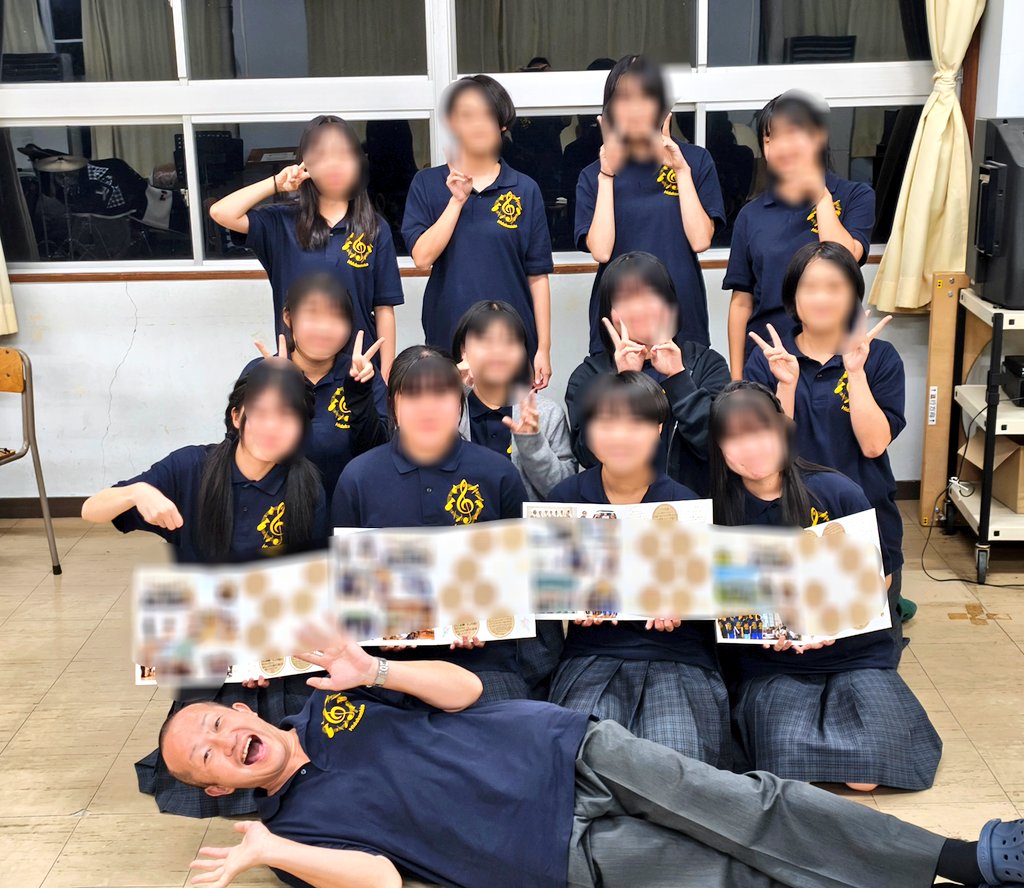 NoA_wind_tuba's tweet image. 今週末は宇都宮が激アツですね！
それは皆様のポストを見て感じたいと思います(笑)
さて、こちらは今日の文化祭で…
#KWB 3期メンバーが卒部しました！
真剣かつ楽しい演奏🎶笑いあり涙ありの打ち上げ🎉も超充実!!!
3期メンバー本当にありがとう😭✨
#吹奏楽部 #音楽は心