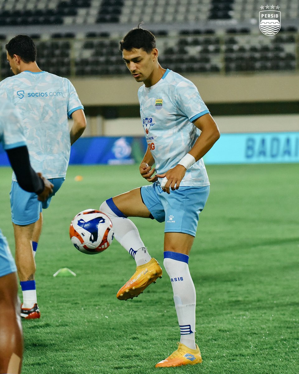 Sempurnakan sesi pemanasan dan siap beraksi di atas lapangan! 🎯

#PERSIBDAY #WeArePERSIB