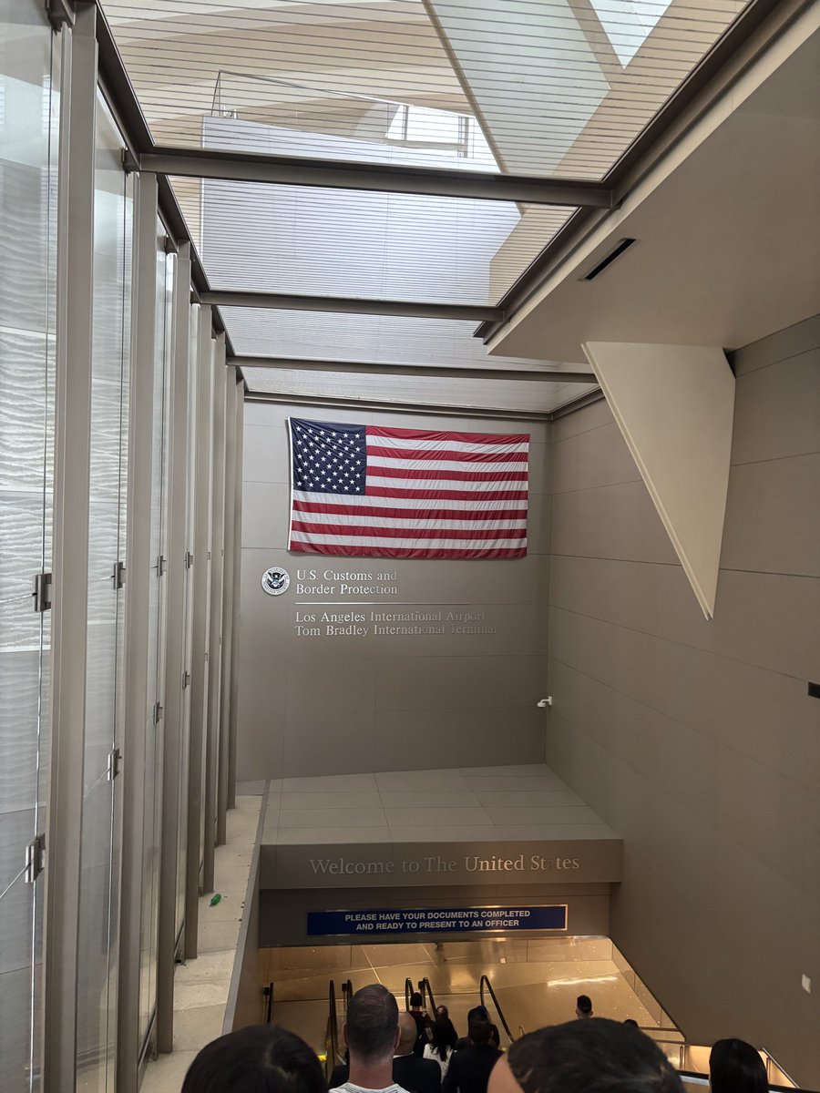 lakewindow's tweet image. 新婚旅行でカリフォルニアディズニー行ってきたがめちゃくちゃ良かった！
ちなみに日本出国の際、なんと”SSSS”対象者(テロ対策のために監視リストに載っている人物、または無作為抽出された人を対象に重点検査するやつ)になり、マジで焦った。念のため合衆国憲法修正14条などをググる。