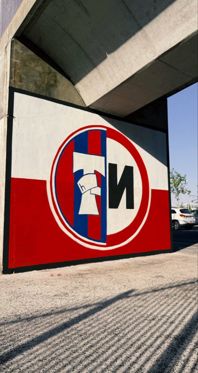 SLB442's tweet photo. Aproveitar que o exterior do estádio é só betão, e usar a qualidade dos nossos adeptos para o melhorar !! 

Assim sim ⚪️🔴 https://t.co/zaXZ9Sj2Ea