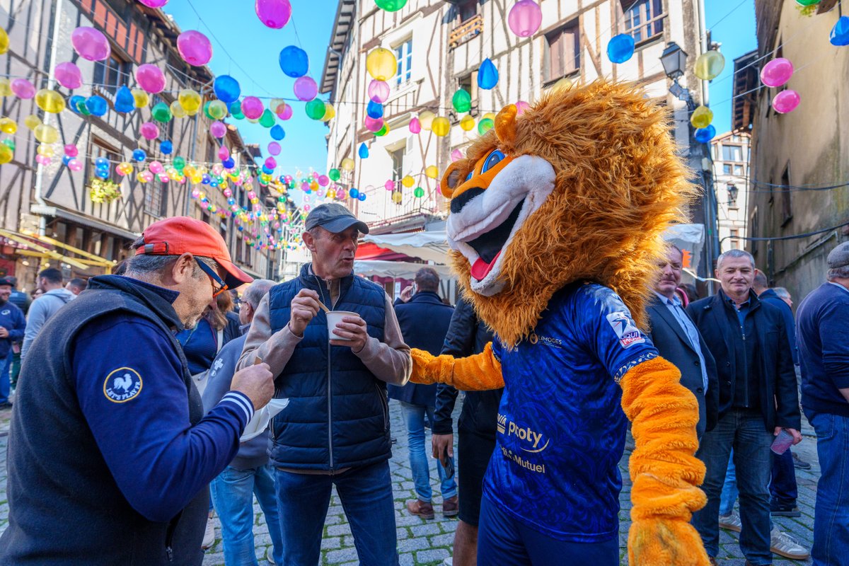 VilleLimoges87's tweet photo. 🍴 Ambiance conviviale et foule au rendez-vous dans le quartier de la Boucherie #Limoges pour la 51ᵉ édition de la Frairie des Petits Ventres ! Un véritable festival des saveurs qui fait battre le cœur de la ville chaque automne.
© L. Lagarde – Ville de Limoges https://t.co/moP3poxIaO