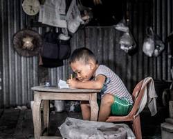 #Tecnología y #formación #financiera son pilares para erradicar la #pobreza según la #FMBBVA
#17Oct EFE El crecimiento de la población global y las variables sociales y geopolíticas, según cifras de la #ONU casi 700 millones de personas sigan viviendo en riesgo de pobreza en 2030