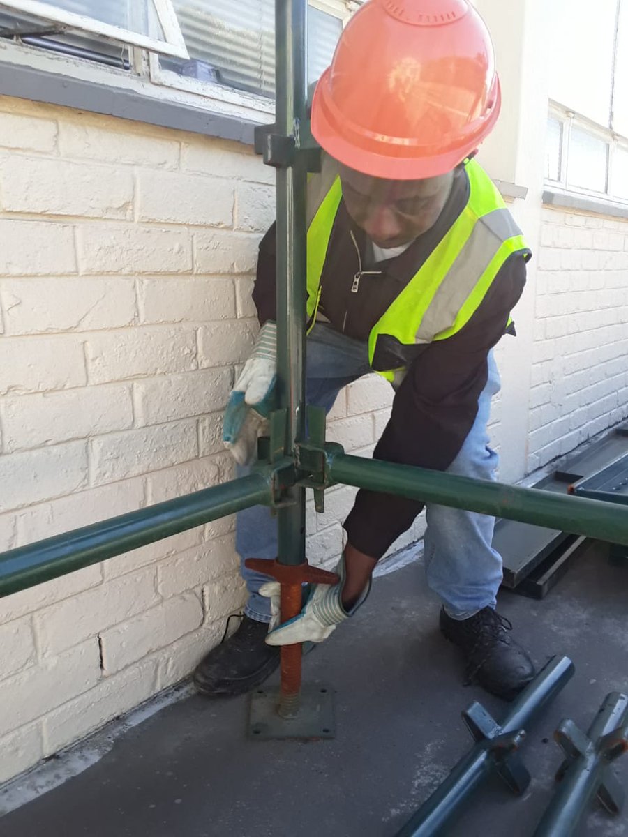 0861EMCARE's tweet image. 🏗️ Scaffolding Erector Training – Cape Town 🦺
Learners at our Cape Town branch gained hands-on skills in safely erecting, inspecting &amp;amp; dismantling scaffolding. 💪👉 Book: zurl.co/EmZrH
#EMCARE #ScaffoldingTraining #CapeTown #SafetyFirst