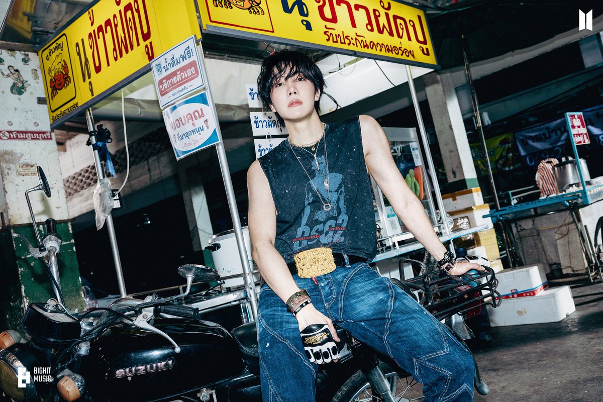 BTS_armyhope's tweet photo. I'm voting #jhope for the #2025MAMAVOTE https://t.co/wVv1FfyVWH