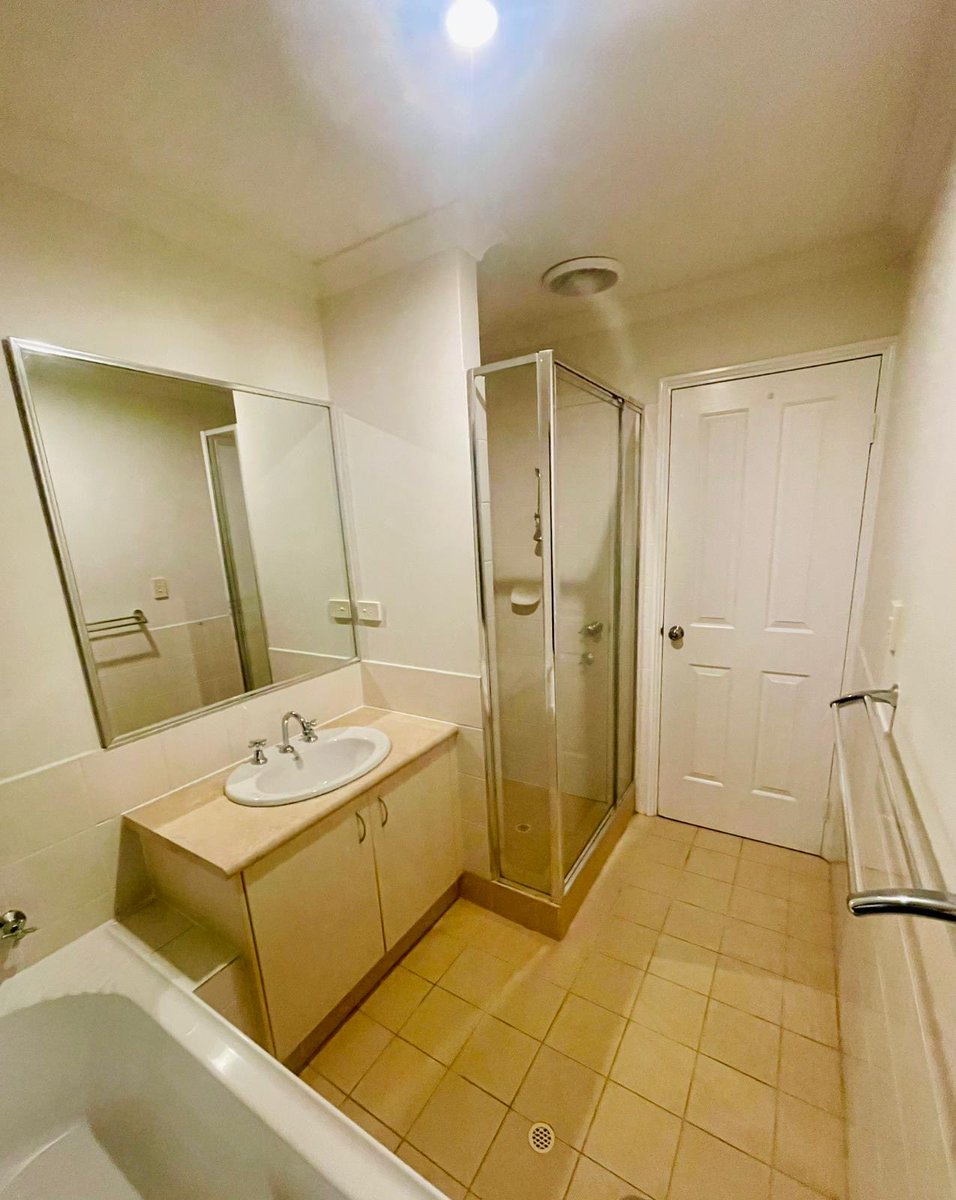 Esta va a ser mi habitación para la semana que viene 🏡

Cama doble + baño privado = 250 aud o lo que es lo mismo 138€. 

¿Caro o barato? 💰

En Australia el alquiler de habitaciones es algo completamente normal. Nadie se escandaliza ni se manifiesta contra ello…