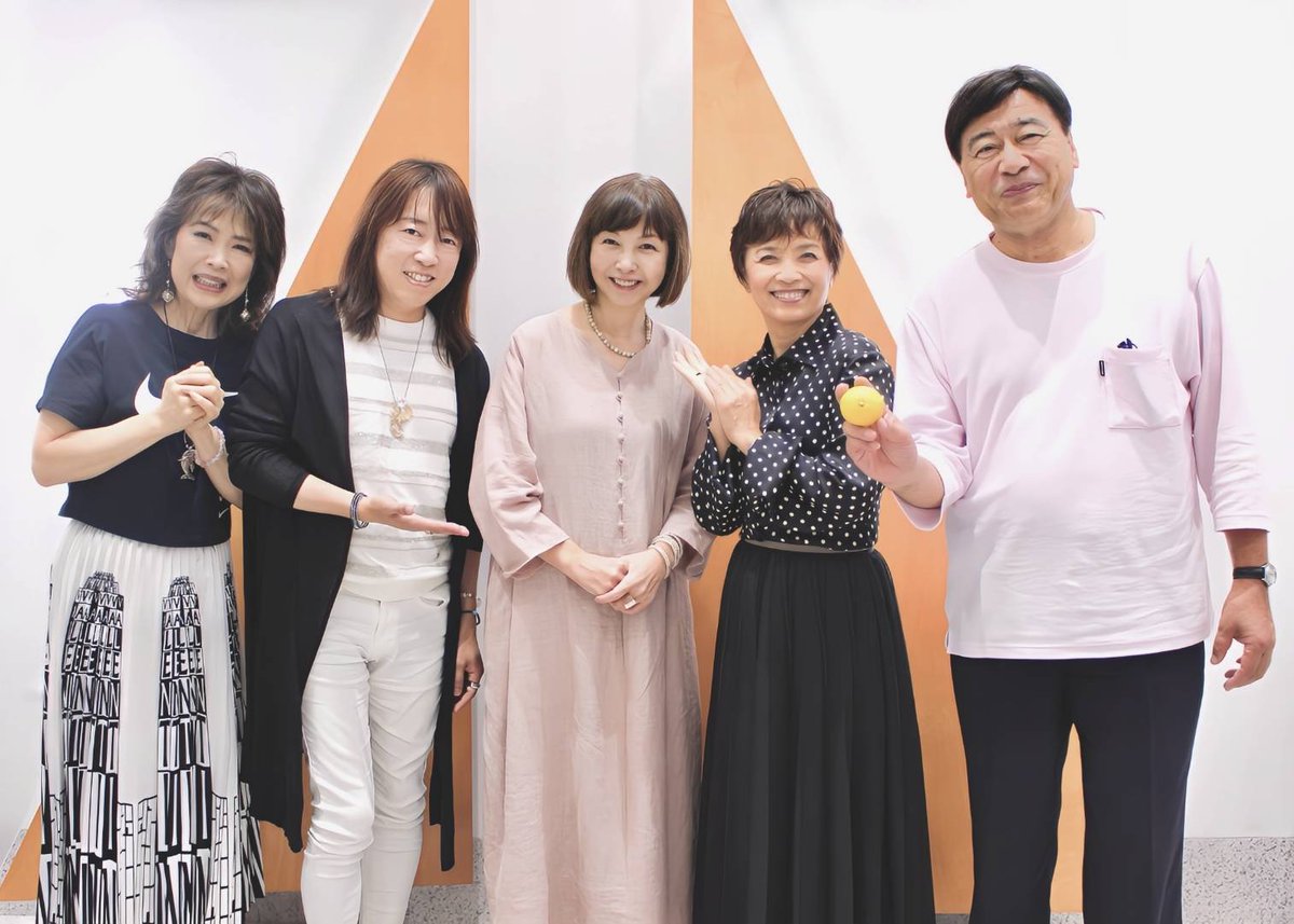 ９月から社長と私がレギュラーに
なりましたラジオ番組、
榊原郁恵さんと並木良和さんの
FMヨコハマ（84.7）
毎週（土）19時〜
「虫の知らせ」
10月18日のゲストは内田恭子さん。10月25日のゲストは麻木久仁子さん。
楽しいトークをお楽しみください(⁠ ⁠ꈍ⁠ᴗ⁠ꈍ⁠)