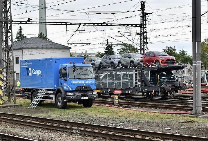 Ve středu a ve čtvrtek zasahovaly naše nehodové pomocné prostředky (jako technická dopomoc pro HZS <a href="/Spravazeleznic/">Správa železnic</a>) při likvidaci následků mimořádné události v Kolíně. Děkujeme 👍