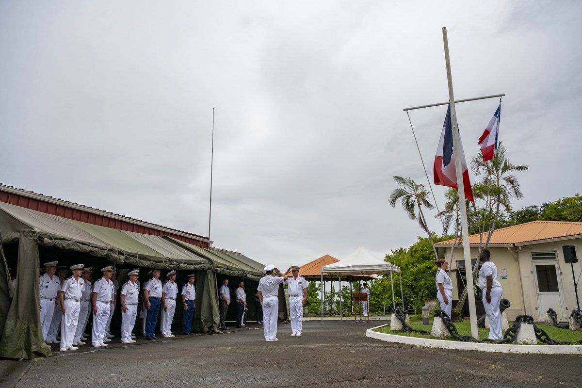 FAA_Officiel's tweet image. X : [#ceremonie] Le 10/10, le CA SOUBRIER, COMSUP #FAA, a présidé la cérémonie militaire de la #DANZ Antilles à l’occasion de la Saint-Gabriel, saint-patron des télécommunications militaires et civiles 📡 : 
➡️ Lecture de l’ordre du jour 📜
➡️ Remise d’une LF au MP Florence 🫡