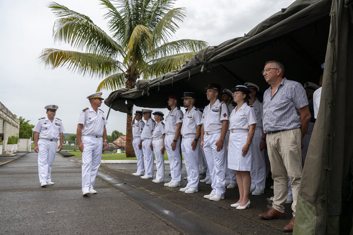 FAA_Officiel's tweet image. X : [#ceremonie] Le 10/10, le CA SOUBRIER, COMSUP #FAA, a présidé la cérémonie militaire de la #DANZ Antilles à l’occasion de la Saint-Gabriel, saint-patron des télécommunications militaires et civiles 📡 : 
➡️ Lecture de l’ordre du jour 📜
➡️ Remise d’une LF au MP Florence 🫡