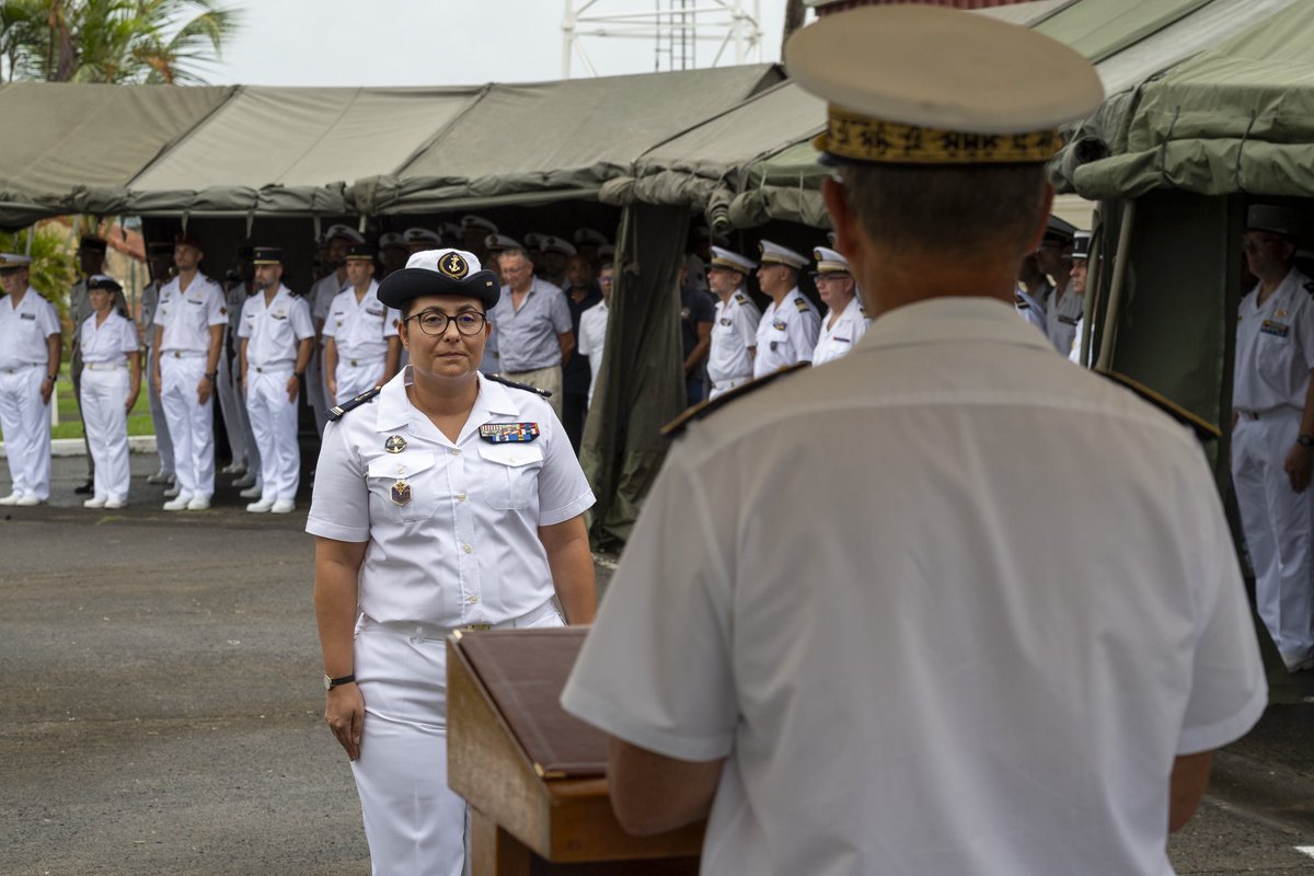 FAA_Officiel's tweet image. X : [#ceremonie] Le 10/10, le CA SOUBRIER, COMSUP #FAA, a présidé la cérémonie militaire de la #DANZ Antilles à l’occasion de la Saint-Gabriel, saint-patron des télécommunications militaires et civiles 📡 : 
➡️ Lecture de l’ordre du jour 📜
➡️ Remise d’une LF au MP Florence 🫡