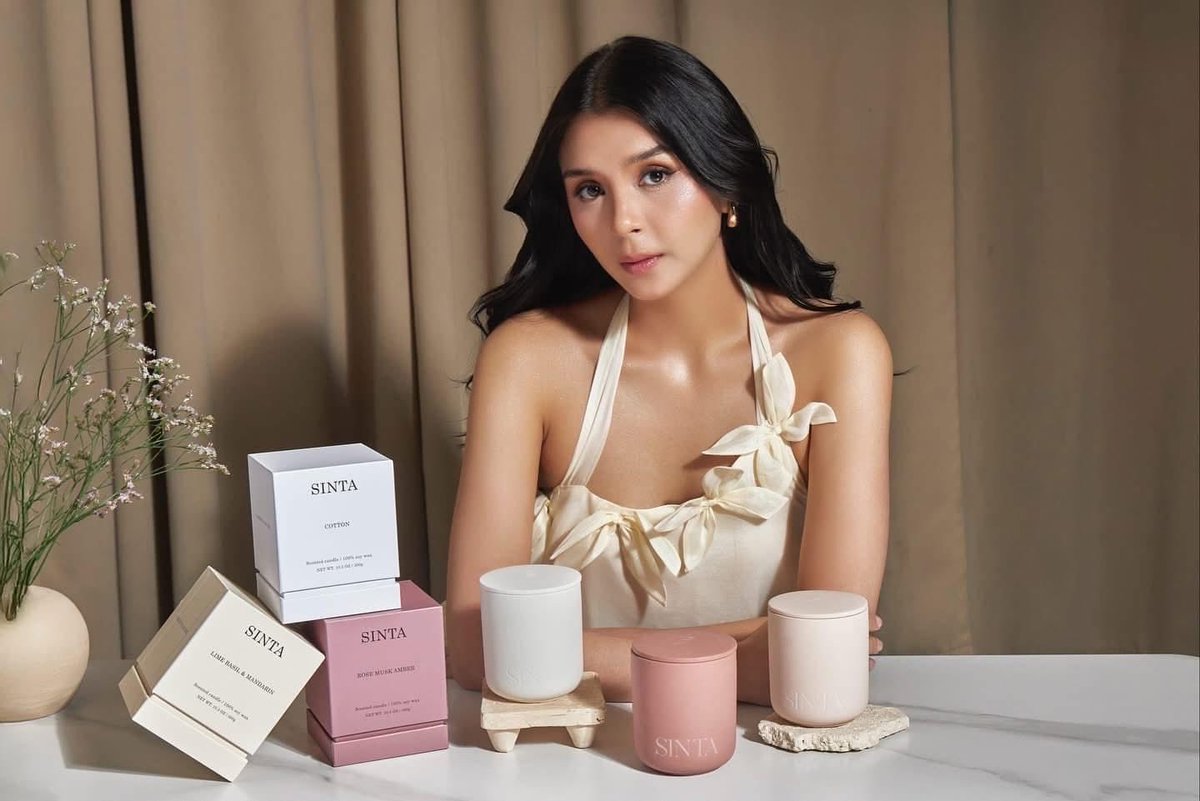 AshLoversPH's tweet photo. SINTA — Scents that speak the language of love. 🤍✨

by @ashleyortega 

#Sintaessentials #Ashleyortega https://t.co/iwTjnNKeOv
