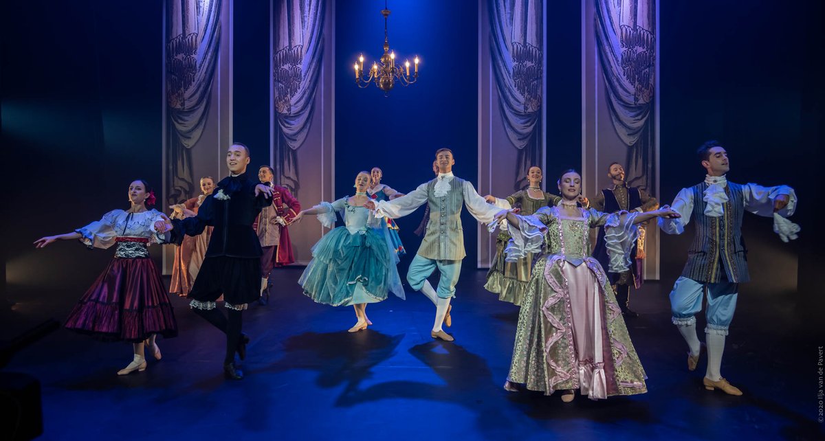 В Международный день нематериального культурного наследия напоминаем о полонезе — танце, который на протяжении веков объединяет поляков в ритме гордости, традиции и единства. 
#ICH #UNESCO #polonez #kultura