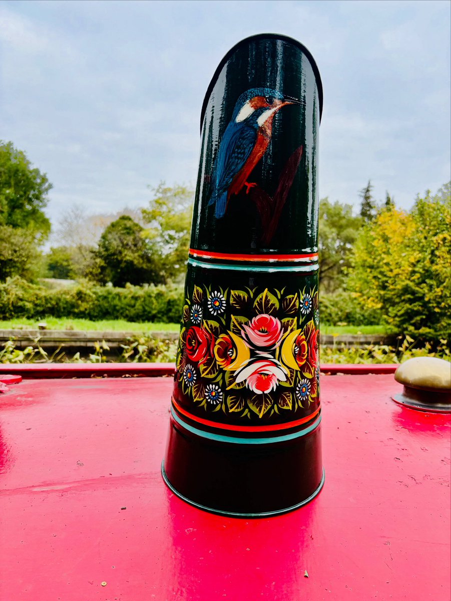NBwakamatandoto's tweet photo. Paulβs latest creation
Further available to order
#boatsthattweet #floatingtraders #independenttraders #canallife #narrowboatlife #canaltraders #rovingtraders #folkart #canalart #CoalScuttle #kingfisher https://t.co/YsvDCgdimv