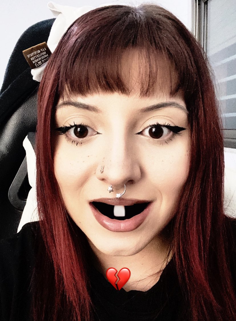 ultimas noticias🚨: mujer joven y muy atractiva (1,60) le dona todos sus dientes al joker para q vuelva a sonreír…
ella sacrifica su sonrisa para q otros la luzcan increíble