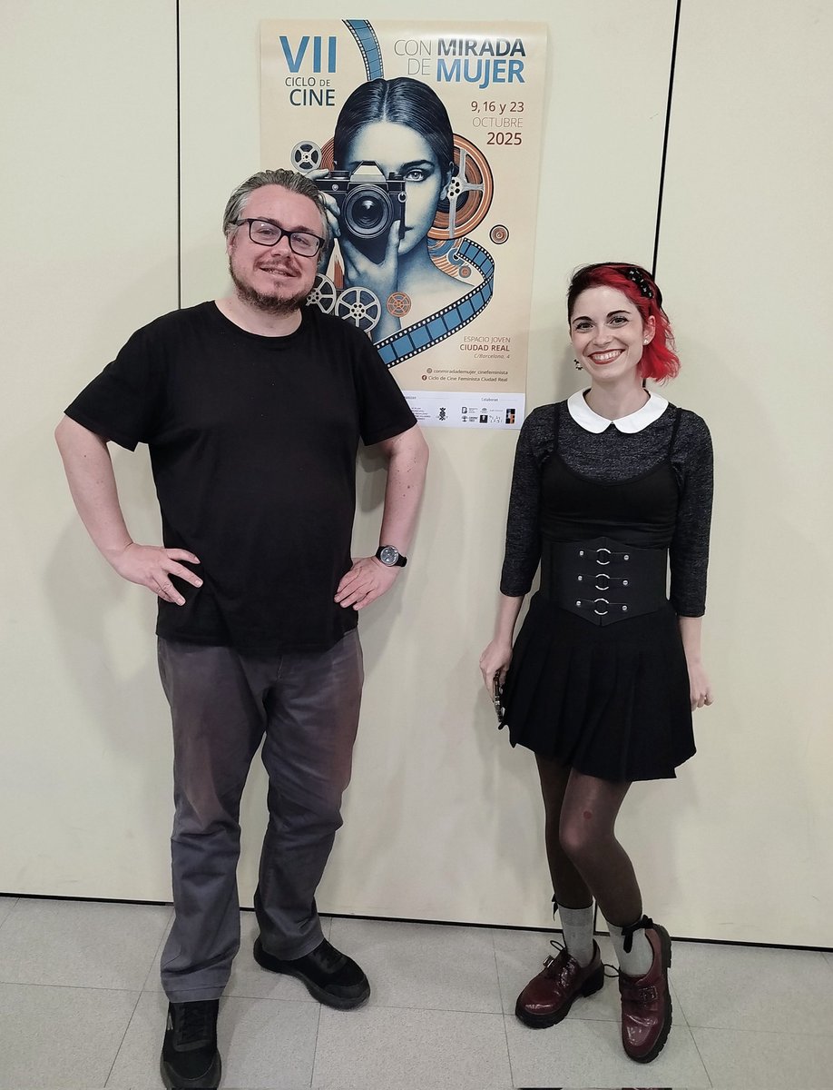 Hace unas horas, con Belén Maria Romero aka Lluviaderomero, la poetisa influencer que más lo peta en Ciudad Real y que ha colaborado conmigo en un proyecto venidero. Dentro de poco, os cuento más... 😃