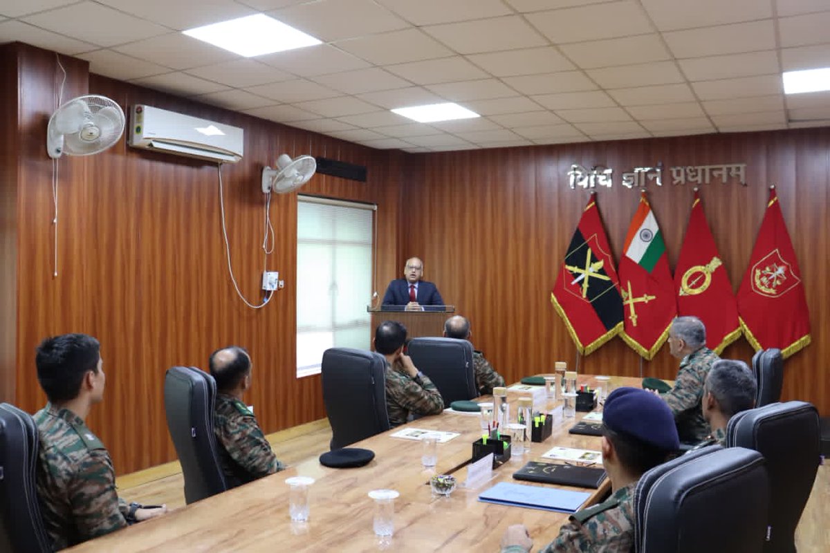artrac_ia's tweet image. “𝐌𝐞𝐦𝐨𝐫𝐚𝐧𝐝𝐮𝐦 𝐨𝐟 𝐔𝐧𝐝𝐞𝐫𝐬𝐭𝐚𝐧𝐝𝐢𝐧𝐠”

The Institute of Military Law, #IML under the aegis of #HQARTRAC signed a Memorandum of Understanding, #MoU with National law University of India, Bengaluru on 17 Oct 2025 to undertake a study on Reforms in Military Justice