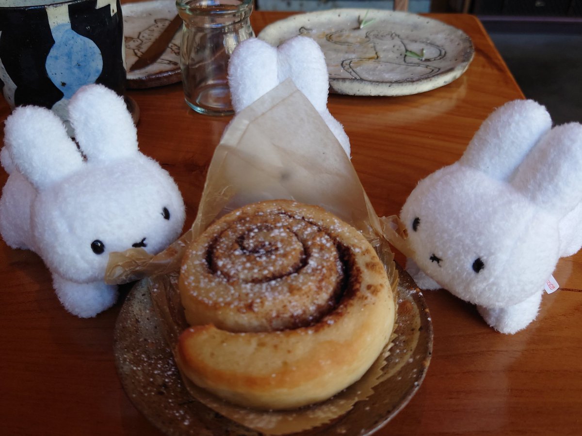 今日のカフェ活

ケシパールスタンドさん①

食べ比べシナモントースト
チャイのバスチー
栗とベリーソースのヴィクトリアケーキ
シナモンロール
ドリップ珈琲　ブレンドの4番

チョキとなびゐとごま塩と