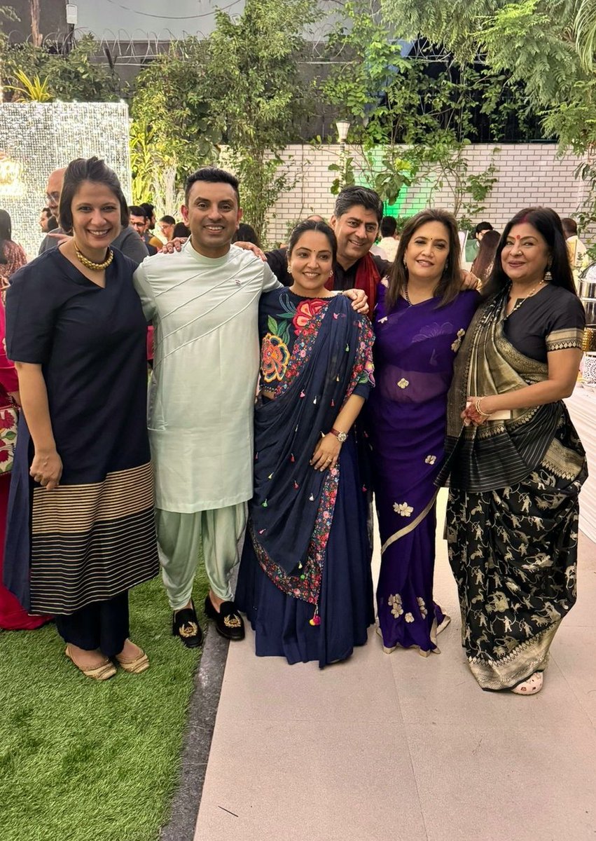 mohitlaws's tweet image. • Hangs out only with Sanghies.

• Calls BJP a very strong organisation.

• Never explains why such a strong organisation needs ED, CBI, IT, Media, ECI, Corporates, and Fraud Babas to win elections.

• Advises Americans whom they should vote for in their elections.

• Never…