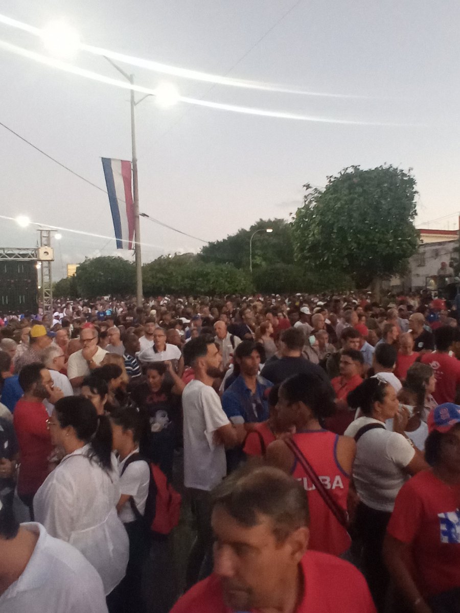 Hermanados por el legado de Bolívar y Marti, de Fidel y Chávez, denunciamos las falacias del gob de EU y apoyamos a nuestros hermanos de #Venezuela.
#CubaConVenezuela
#PorCubaJuntosCreamos