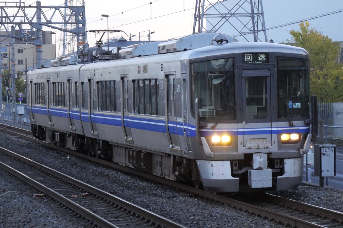 2025.10.17(金)
1A系1A01+9020系EW51併結試運転
521系E04編成吹田入場回送伴走車返却回送