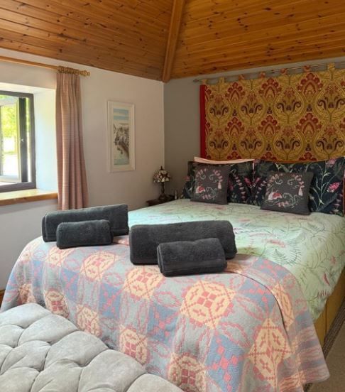 TheHolidayCots's tweet image. Located in the picturesque village of Llanfairpwllgwyngyll on the Isle of Anglesey, Dyfnia Bach is a beautiful 19th-century stone cottage offering a peaceful escape in a truly stunning part of Wales. 🌿 

🛏️ Sleeps 6
theholidaycottages.co.uk/anglesey/16441

#Anglesey #Llanfairpwllgwyngyll #Wales