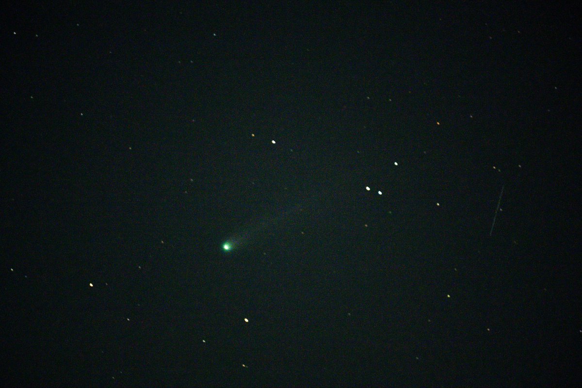 レモン彗星
600mm1発撮りでこの位の写りでした。
来週はもっと見やすくなると思うので、晴れを願います…今の所20、21日が曇り予報