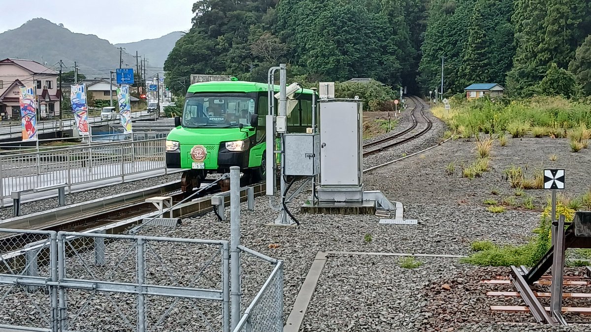 tcuehy's tweet photo. 🚃今月は鉄道月間ですね😁
🦌は宮崎に行って🐉の快勝を観た帰り、乗り得列車『普通 佐伯行き』に遭遇😏（４号車のみ乗車可）
次の週末は🎻🥁🎸大阪帰りに⛴️徳島寄って、初めての🚞牟岐線と阿佐海岸鉄道DMV🛺に乗りましたよ～🤩 https://t.co/gU55nMX8AZ