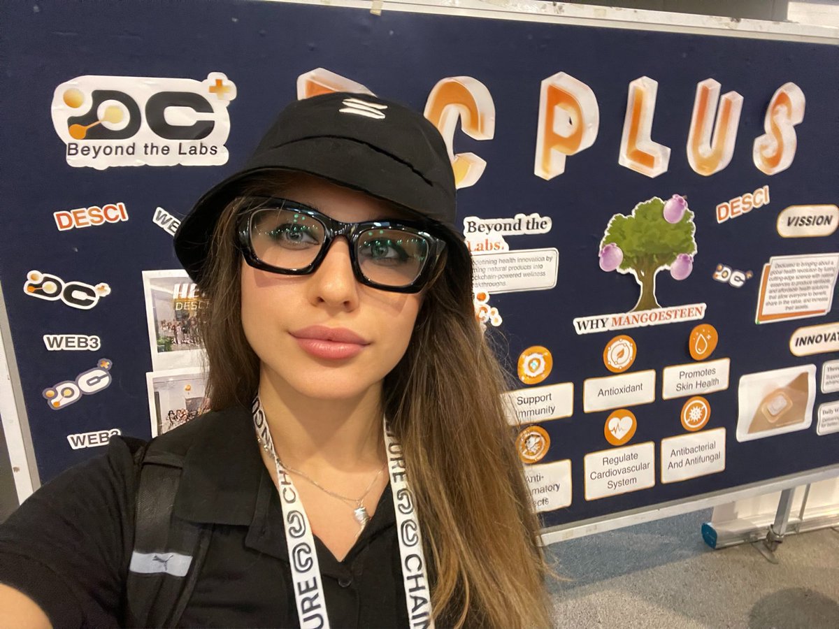 alexabelonix's tweet image. exploring Web3
right now, discussing decentralized science with @dcplus_official