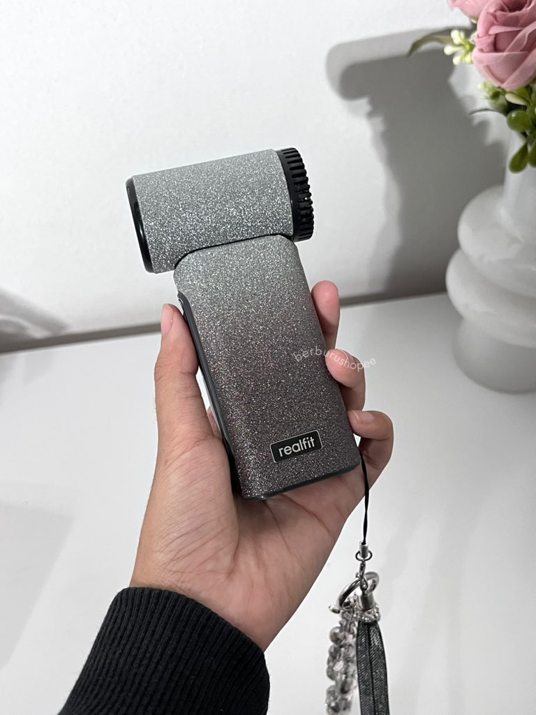 berburushopee's tweet image. aesthetic mini fan with turbo speed😭💗