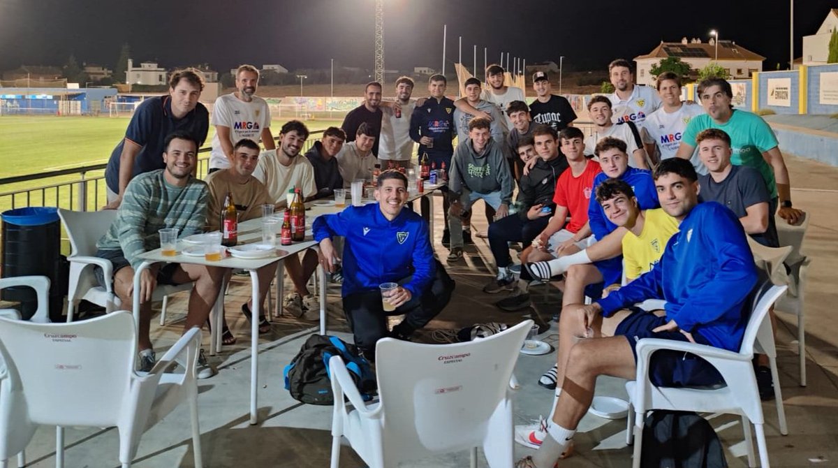 RubenLeRo's tweet photo. Cuando los resultados deportivos no acompañan es cuando más debe unirse un EQUIPO

A muerte con los míos @jdginesoficial https://t.co/QCgk9QVKFz