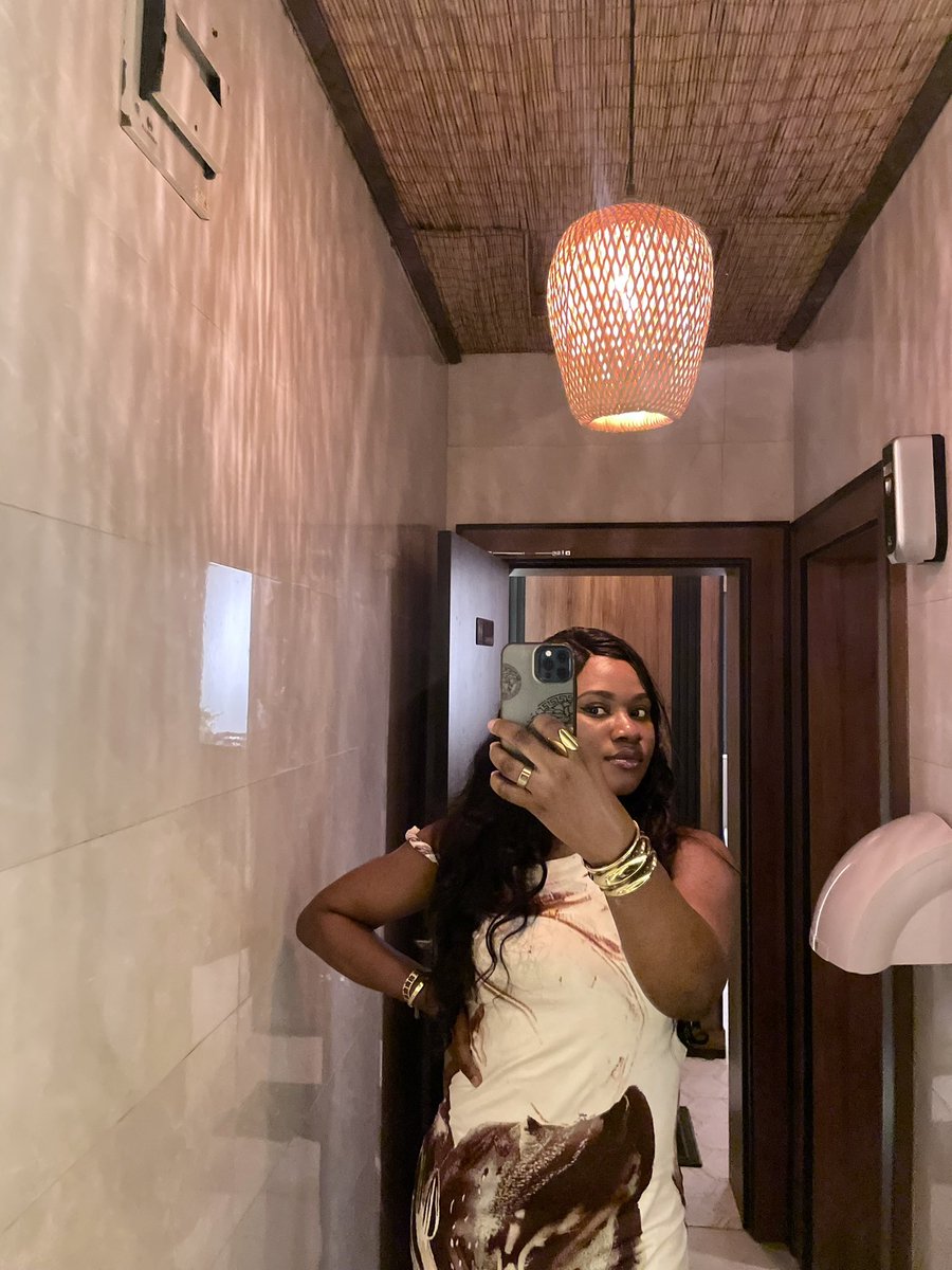 vbw_riakosher's tweet image. Mirror, mirror on the wall
Who’s the prettiest of them all?

Who else? Snow Ria, of course.😅