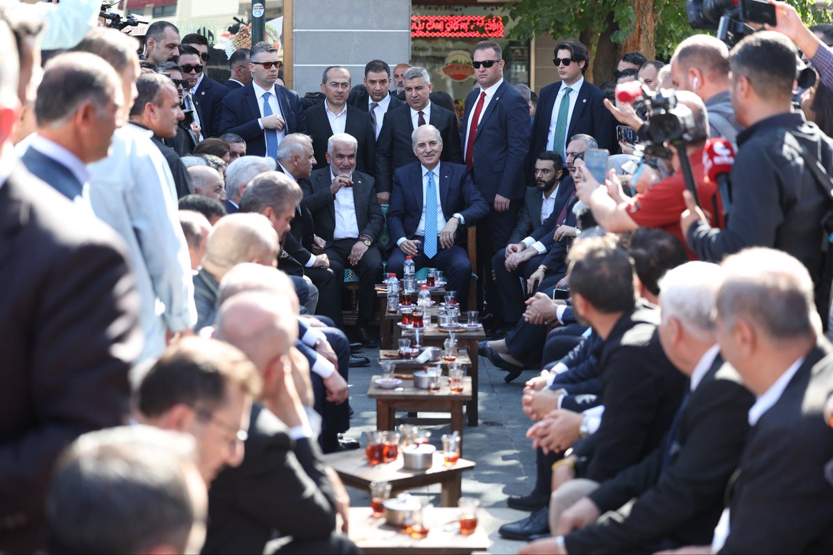 📍#Diyarbakır 

Dicle’nin sesiyle konuşan, Mezopotamya’nın ruhunu yaşatan Diyarbakır’da kıymetli vatandaşlarımızla buluştuk.

<a href="/RTErdogan/">Recep Tayyip Erdoğan</a> <a href="/Akparti/">AK Parti</a> <a href="/NumanKurtulmus/">Numan Kurtulmuş</a>