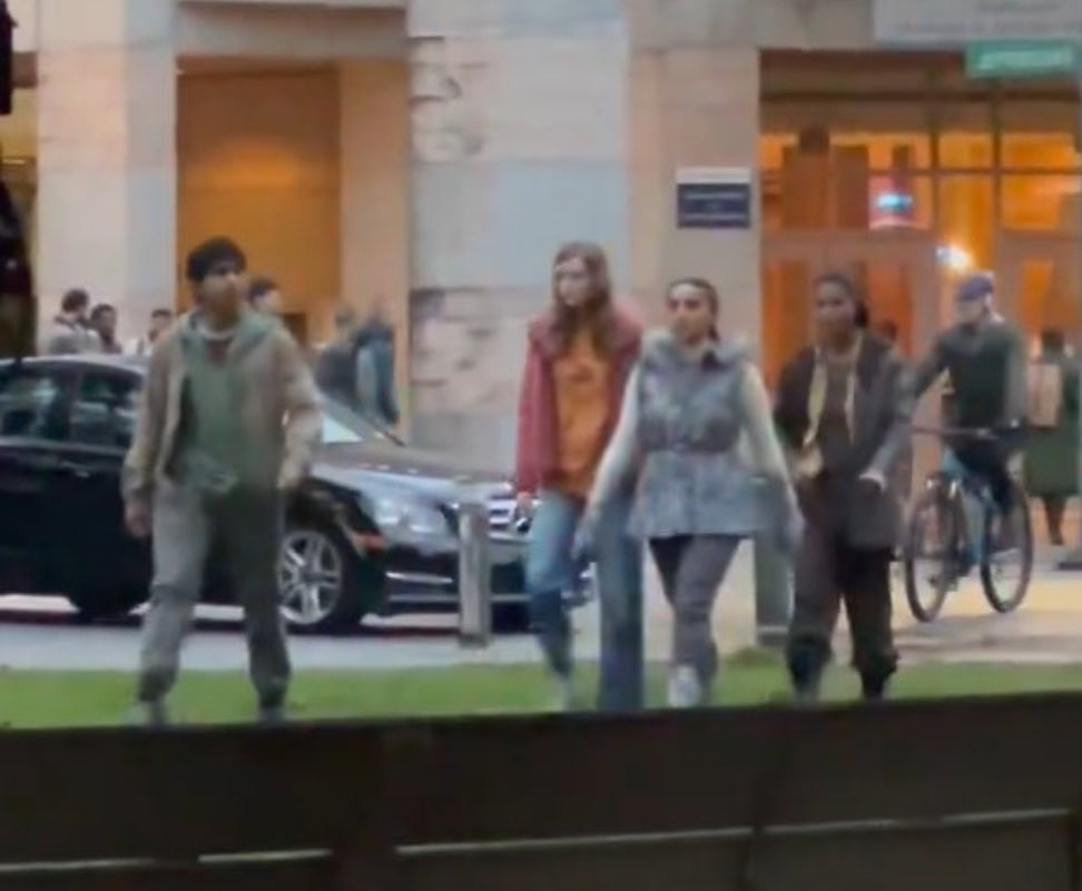 zoë’s costume is perfect this might be their best work yet 10/10. bianca dying in a chb shirt is a crazy image 10/10.