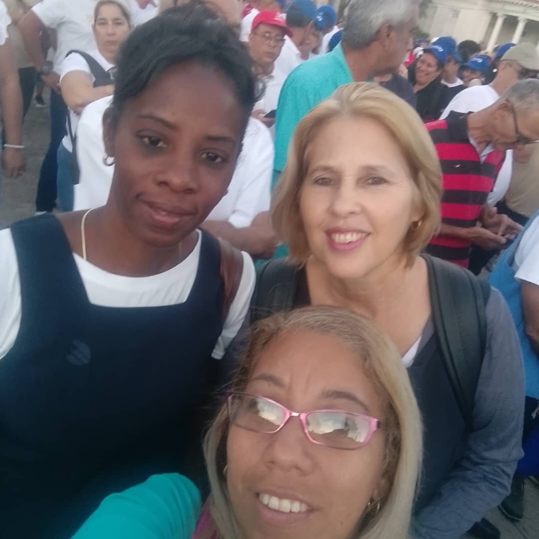 DCTI_ETECSA's tweet photo. Los trabajadores de la DCTI @ETECSA_Cuba apoyando al hermano pueblo de Venezuela
#DCTI
#EtecsaConCuba https://t.co/cvKwuW8ZIo